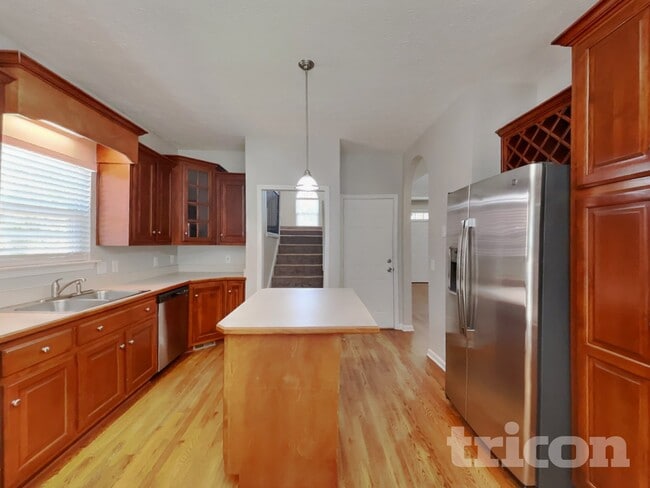 Photo - 316 Lone Oak Dr