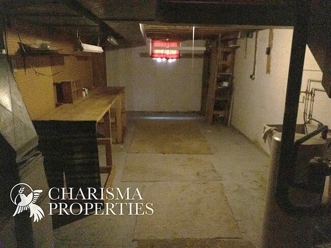 Photo - QUAINT THREE BEDROOM HOUSE, GREAT LOCATION WITH EVEN MORE AMENITIES!!!