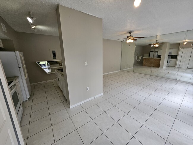 Photo - 4718 Chevy Pl