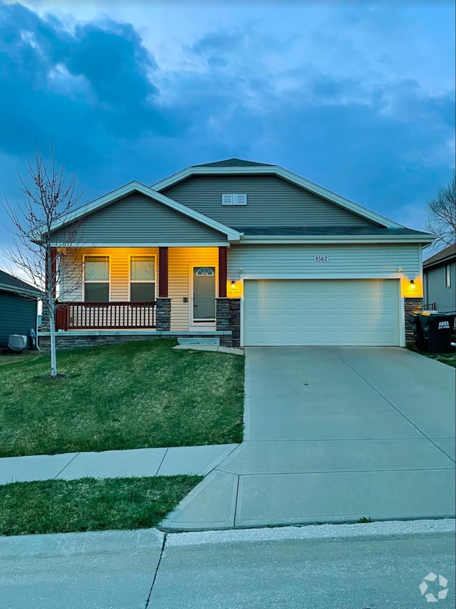 Building Photo - Spacious 4-Bedroom Near Lake Cunningham Rental