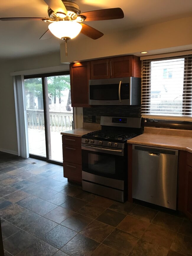 Kitchen - 105 Garfield Ave Unit Garfield