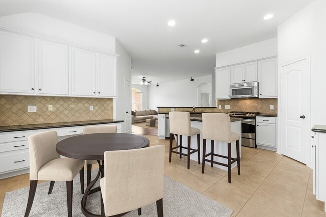 Photo - 7 Fraiser Fir Pl