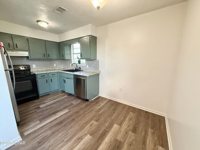 Building Photo - 506 N 11th St Unit A4