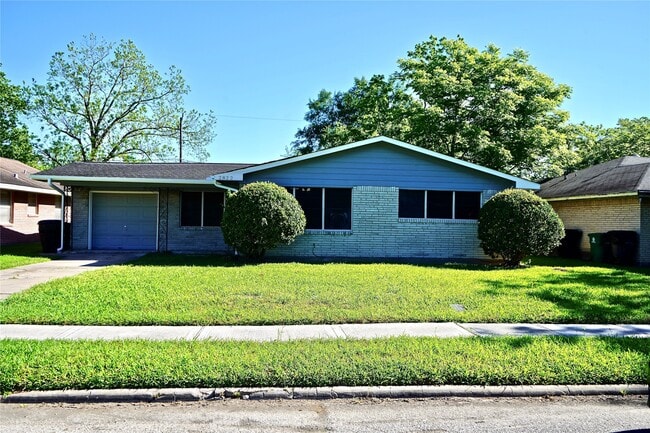 Building Photo - 2822 Almeda Plaza Dr Rental