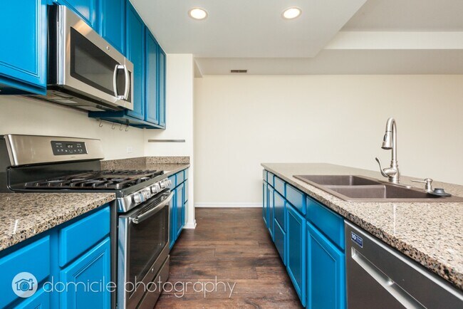Photo - 2317 W Wolfram St Unit 214