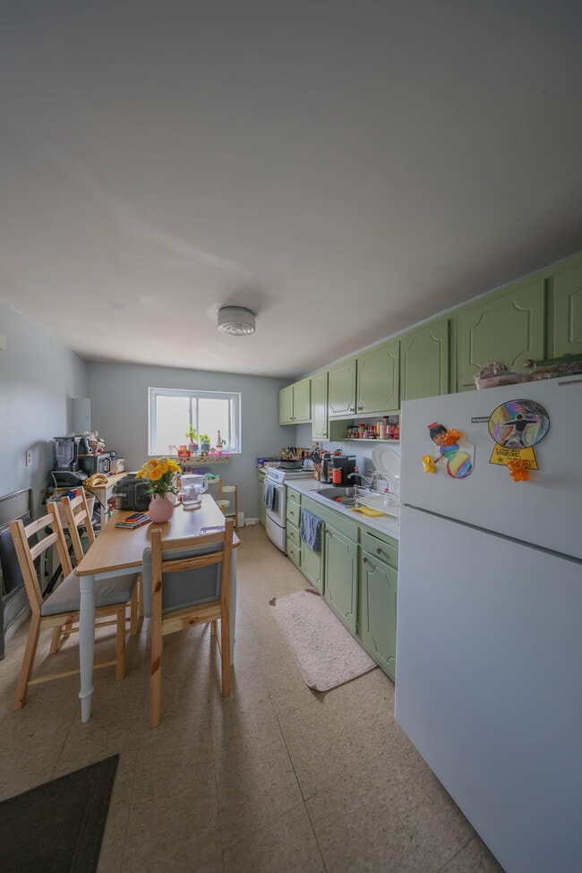 Building Photo - 14 Bryon Rd Unit 6