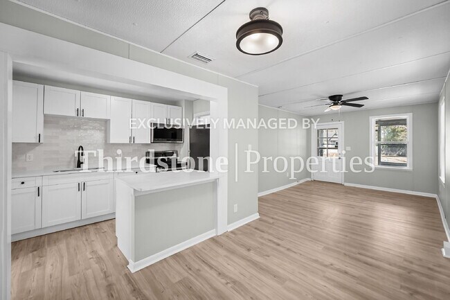 Photo - 4554 Crescent St