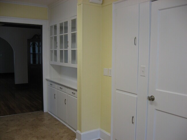 Cocina - 1108 S Cedar St