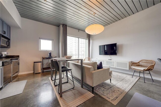 Photo - 620 Glen Iris Dr NE Unidad 506