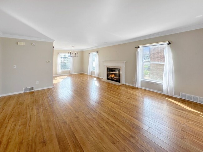 Photo - 4453 Newberry St