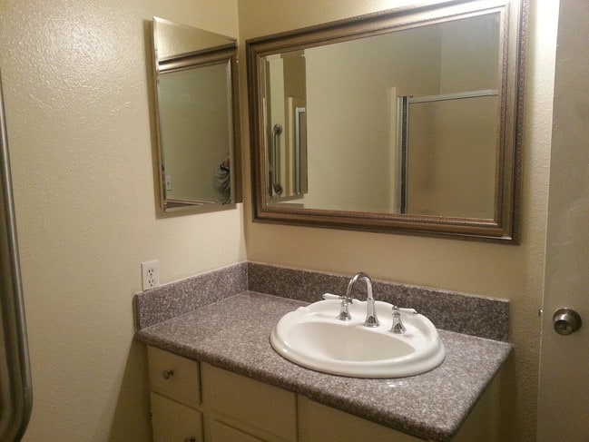 Building Photo - 836 E Avenue J12 Unit 1