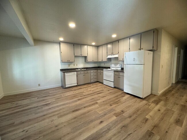 318 W 7th St