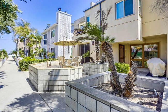 Photo - 807 Devon Ct
