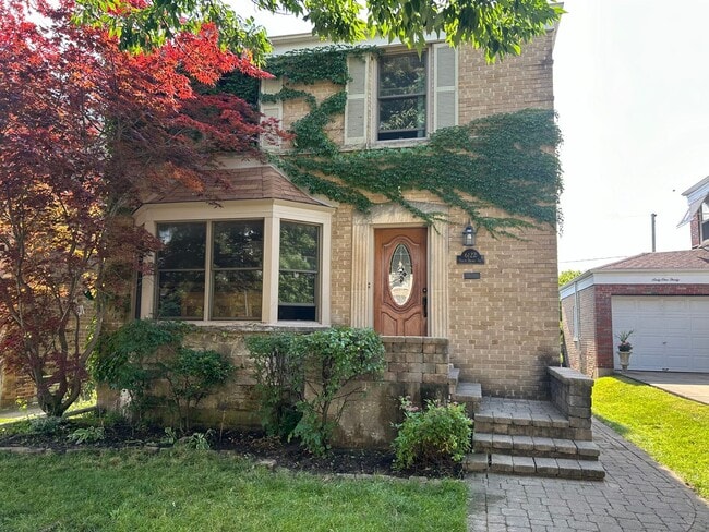 Building Photo - Charming and Spacious Home for Rent in Exclusive Peterson Park Neighborhood