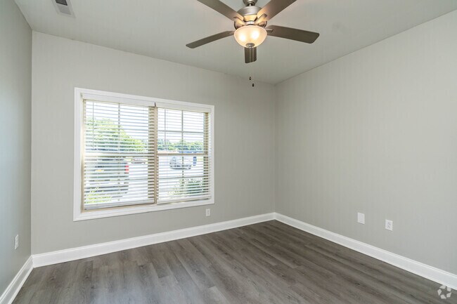 1BR, 1BA - 633SF - Bedroom