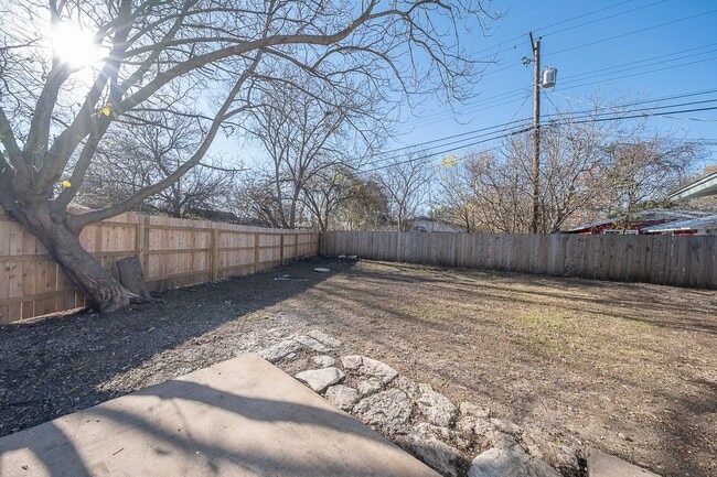 Photo - 4900 Hawk Cove Unidad - B