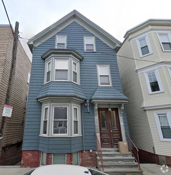 Building Photo - 24 Washburn St Unit 3 Rental