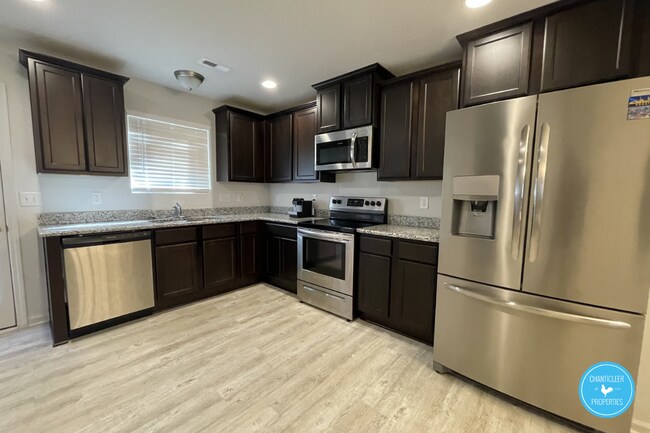 Photo - 201 Socket St