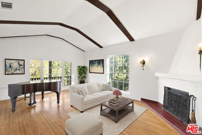 Photo - 2901 Angus St