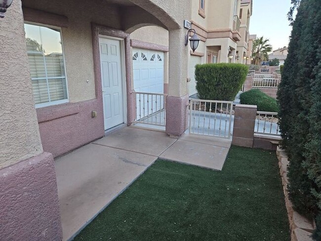 Photo - Beautiful 2 bedroom 2.5 bath !