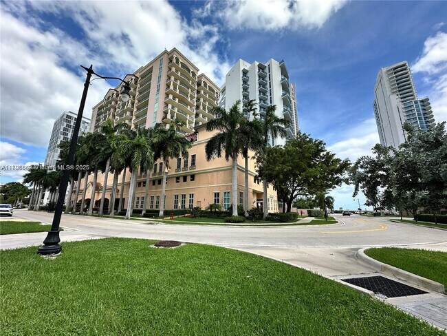 Building Photo - 17555 Atlantic Blvd Unit 702 Rental