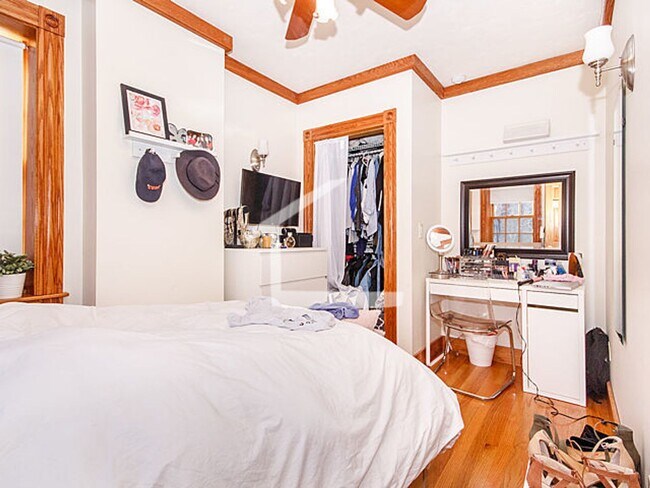 Photo - Awesome 2 bed in Beacon Hill.....