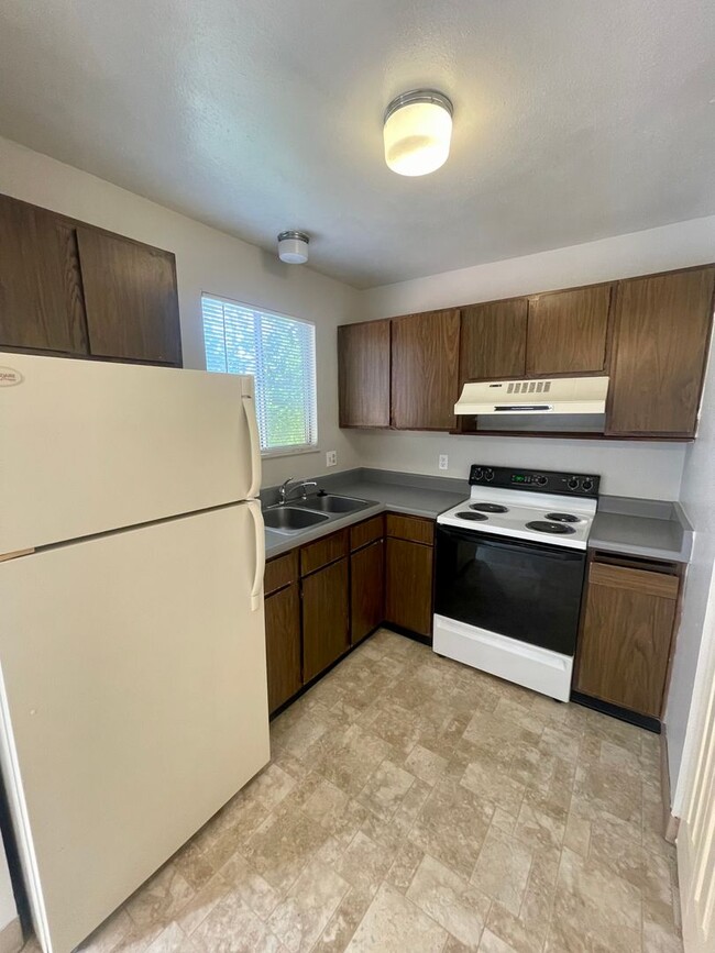 Mountain - 617-619 Apartment For Rent in Colorado Springs, CO | ForRent.com