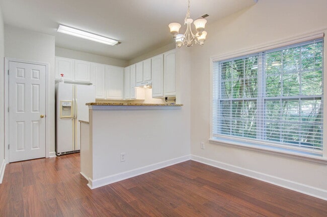 Photo - 100 Chinquapin Dr