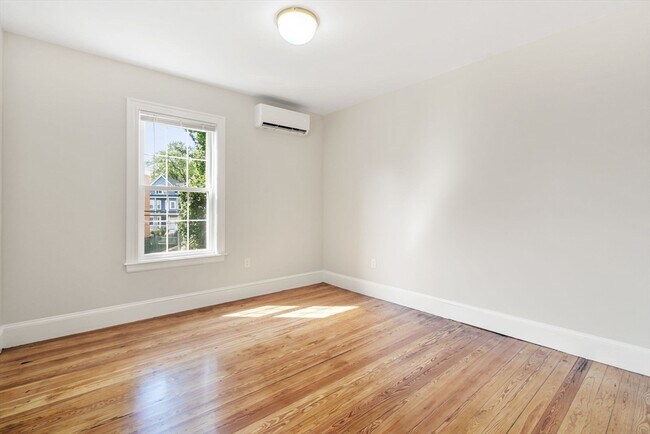 Photo - 511 Geneva Ave Unit 2