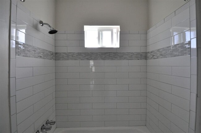 Photo - 6911 Woodman Ave Unit 09