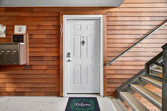 Front Entry unit 101 - 3053 14th Ave W Unit 101