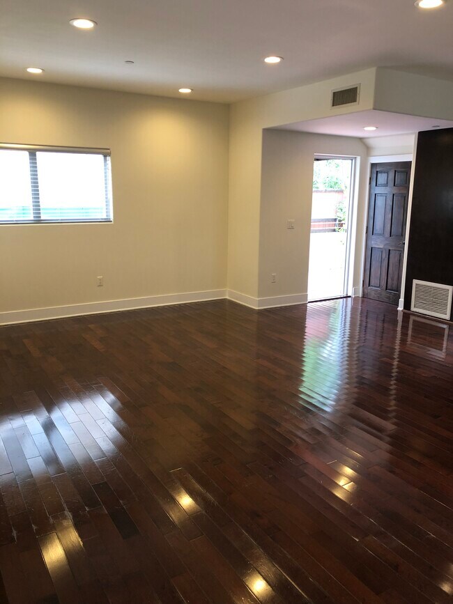 Photo - 408 Cameron Pl Unidad D