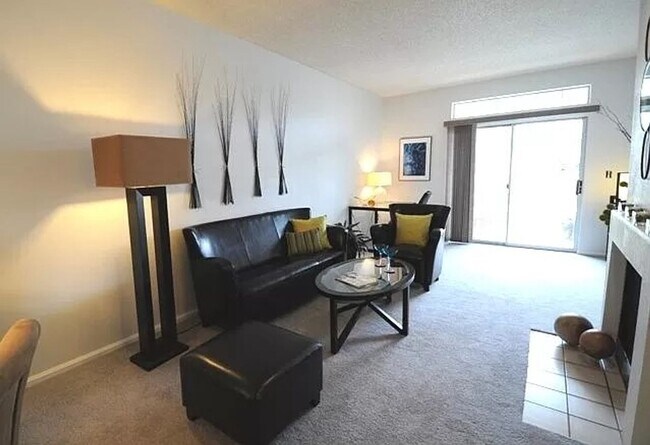 Photo - Beautifully updated 2-2 Condo with attache...
