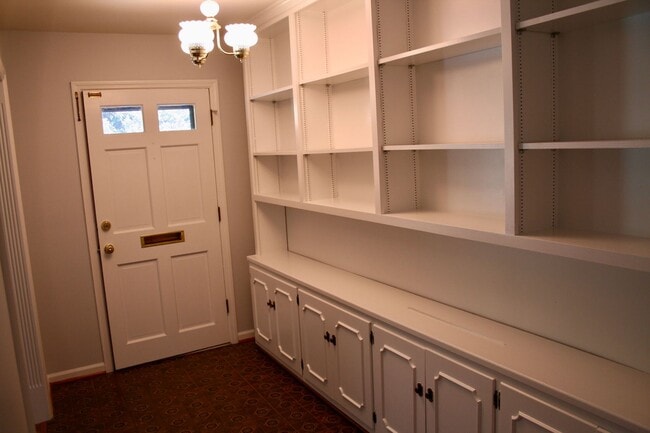 Photo - Lansdowne home with easy access to Nicholasville Rd 260602