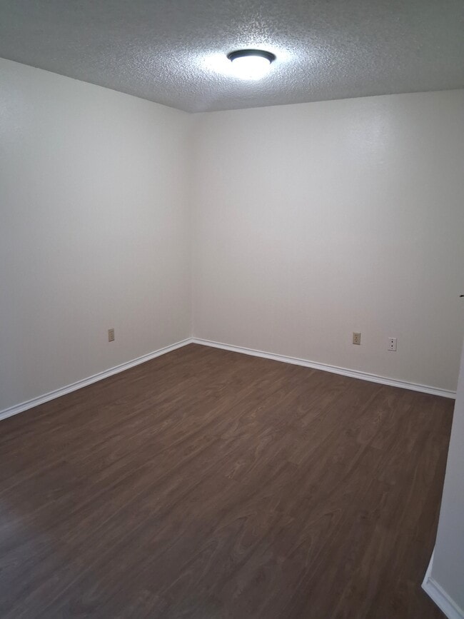 5002 Morning Glen Ln