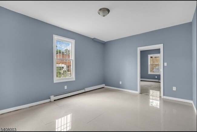 Building Photo - 568 Grove St