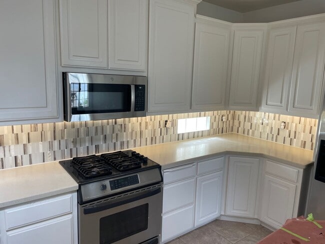 Photo - Contemporary Beautiful Spacious 4 bed 3 bath home