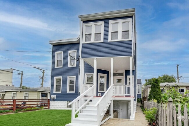 Photo - 2144 W Montrose Ave Unit CHG