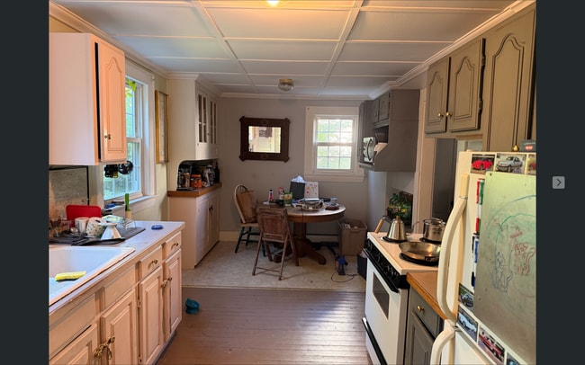 Photo - 440-440 St John St Unit 438