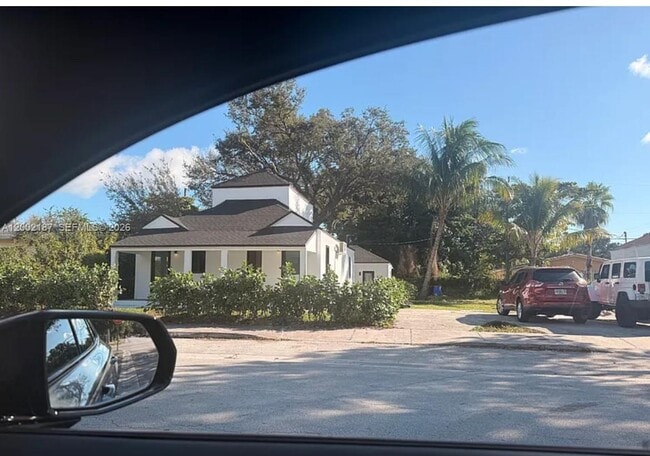 Building Photo - 6915 NW 4th Ct Unit A