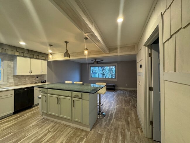 Building Photo - 7281 Meadowlawn Dr Unit 7281 Meadowlawn Dr #2