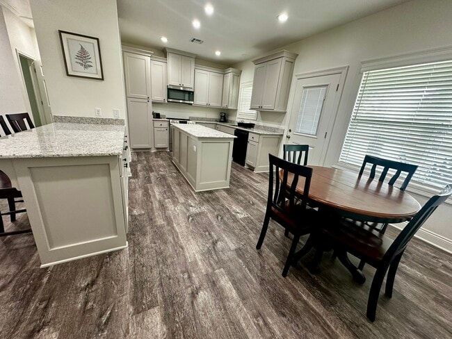 Photo - 2310 Timberlane Dr