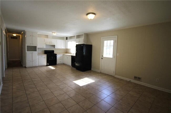 Photo - 3661 Pinehill Cir