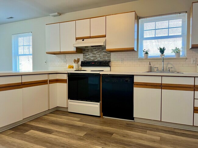 Photo - 8708 Macomb St