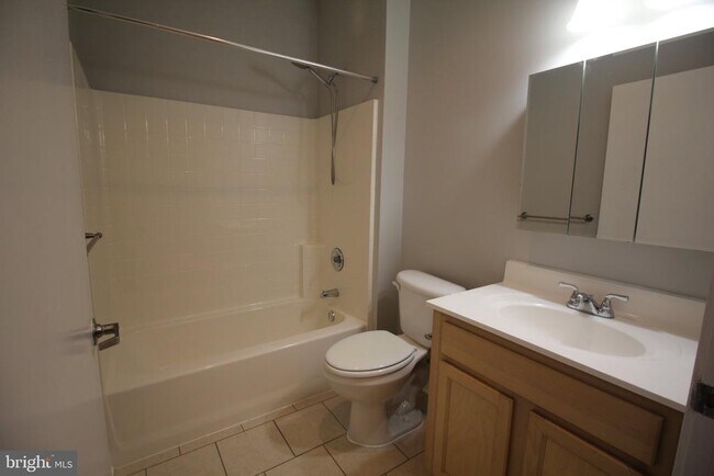 Photo - 20 Swan St Unit A15