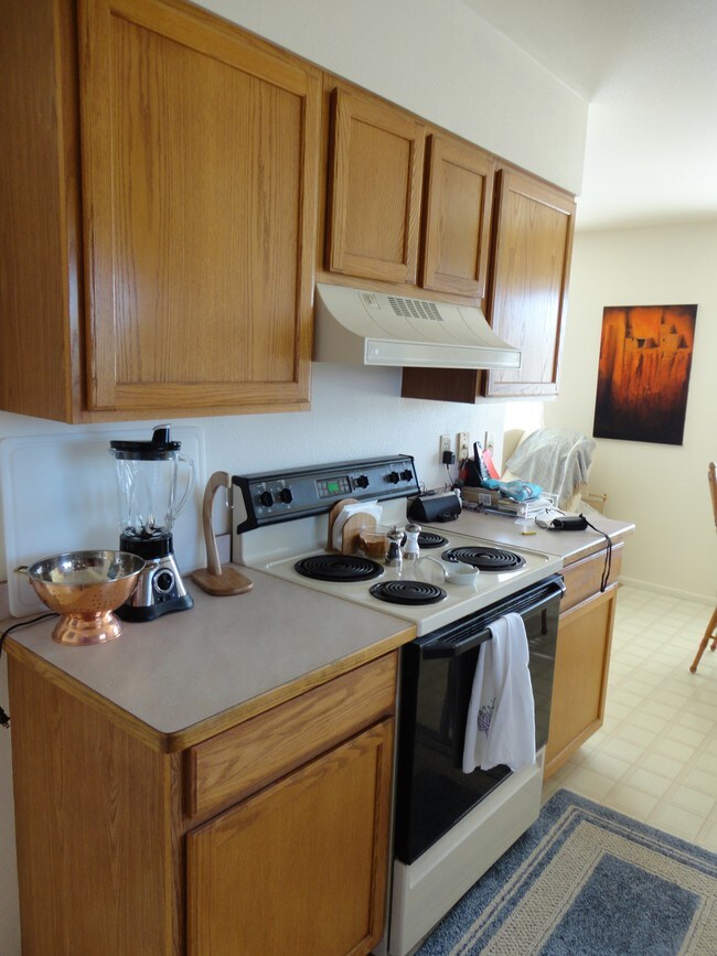 Photo - 425-427 E Lakeside Dr