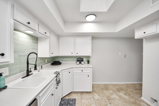 Photo - 18209 Vinland Dr