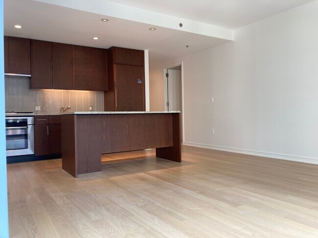 Building Photo - 580 Washington St Unit 600 Rental