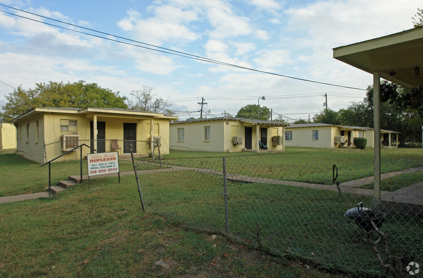 Yellow Brick Duplexes - Yellow Brick Duplexes Apartments