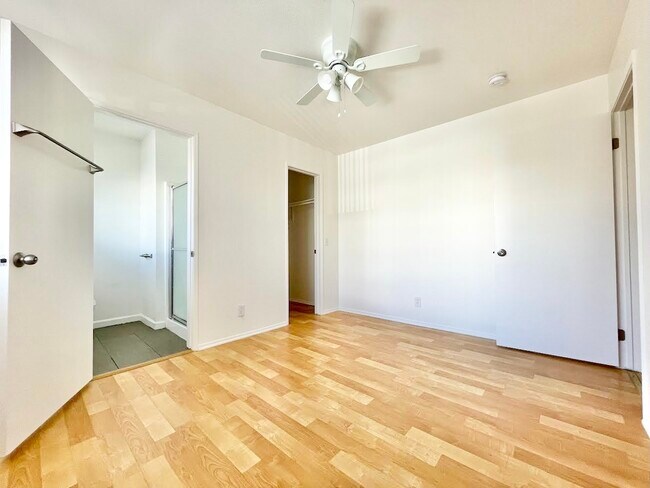 Photo - 18526 Calvert St Unidad 2A